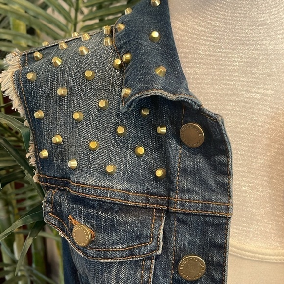 Romeo & Juliet Couture denim medium women’s metal studded vest with raw arm edge - Picture 5 of 11
